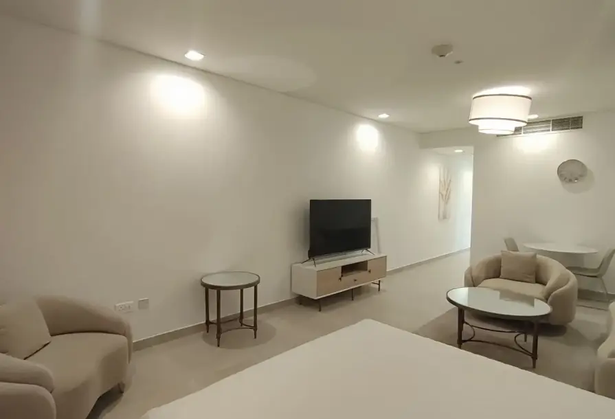Darvesta | Spacious Studio Apartment – Viva Bahriya, The Pearl-4