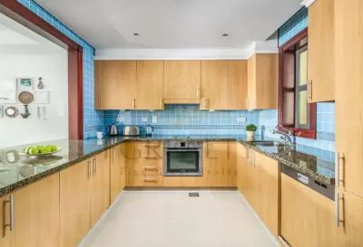 Extravagant 1BR Townhouse | Porto Arabia