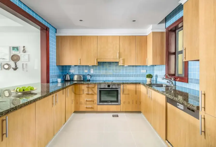 Extravagant 1BR Townhouse | Porto Arabia-7