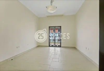 Darvesta | Modern 1BR Apartment – Piazza View