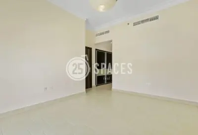 Darvesta | Modern 1BR Apartment – Piazza View