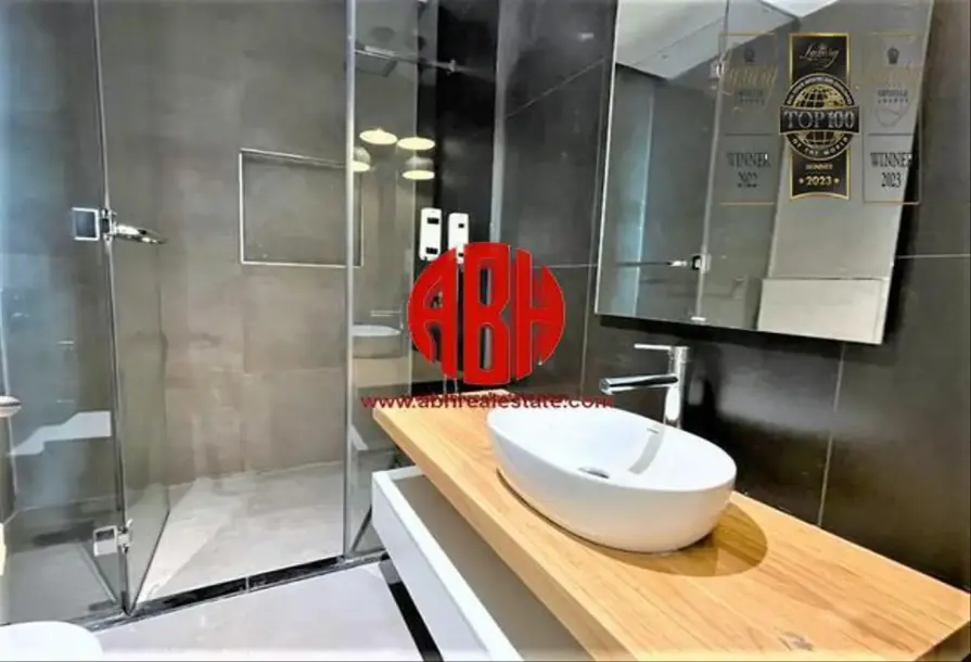 Signature | 3BR + Maid Penthouse with Bills Included-7