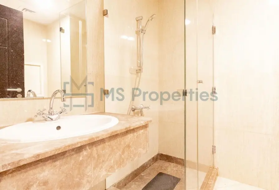 1BR + Office with Balcony | Porto Arabia – Darvesta-10