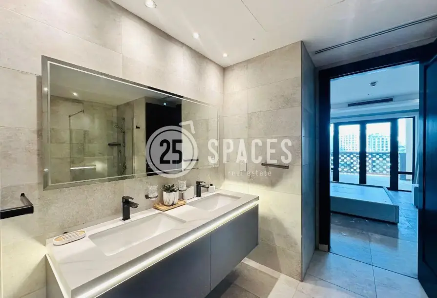 Darvesta | Renovated 1BR Marina-View Townhome-10