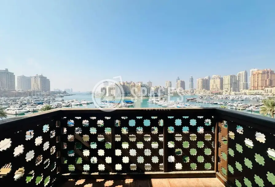 Darvesta | Renovated 1BR Marina-View Townhome-17