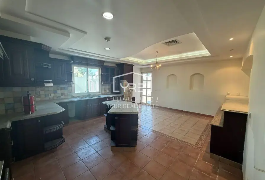 Grand 5BR Family Villa with Private Garden | West Bay – Darvesta-17