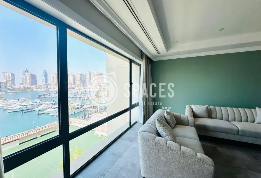 Darvesta | Renovated 1BR Marina-View Townhome-2