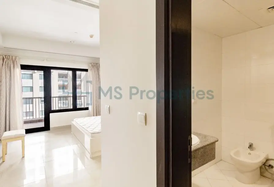 1BR + Office with Balcony | Porto Arabia – Darvesta-8